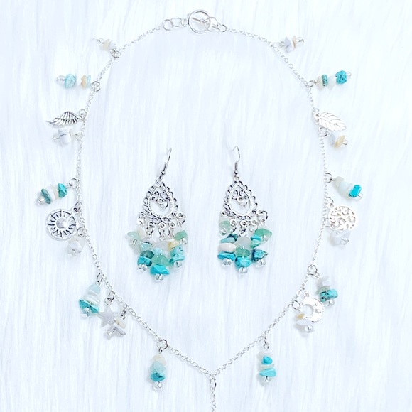 Silver Lariat Styled Necklace Set With Quartz Pendant And Crystal Beads - Picture 5 of 5